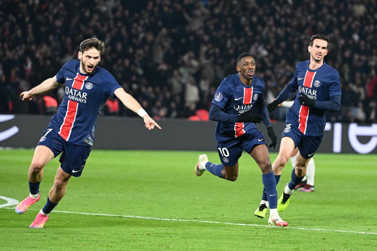 mohammedawaad's tweet photo. باريس سان جيرمان يعيش فرصة تاريخية .. ليكون أول فريق في التاريخ يفوز بالدوري الفرنسي دون خسارة !

باقي 8 مواجهات .. تخلص من المباريات الصعبة .. ومستواه في تصاعد.

رجال لويس إنريكي قريبون جداً من التاريخ .. https://t.co/eCfq86Nkwu
