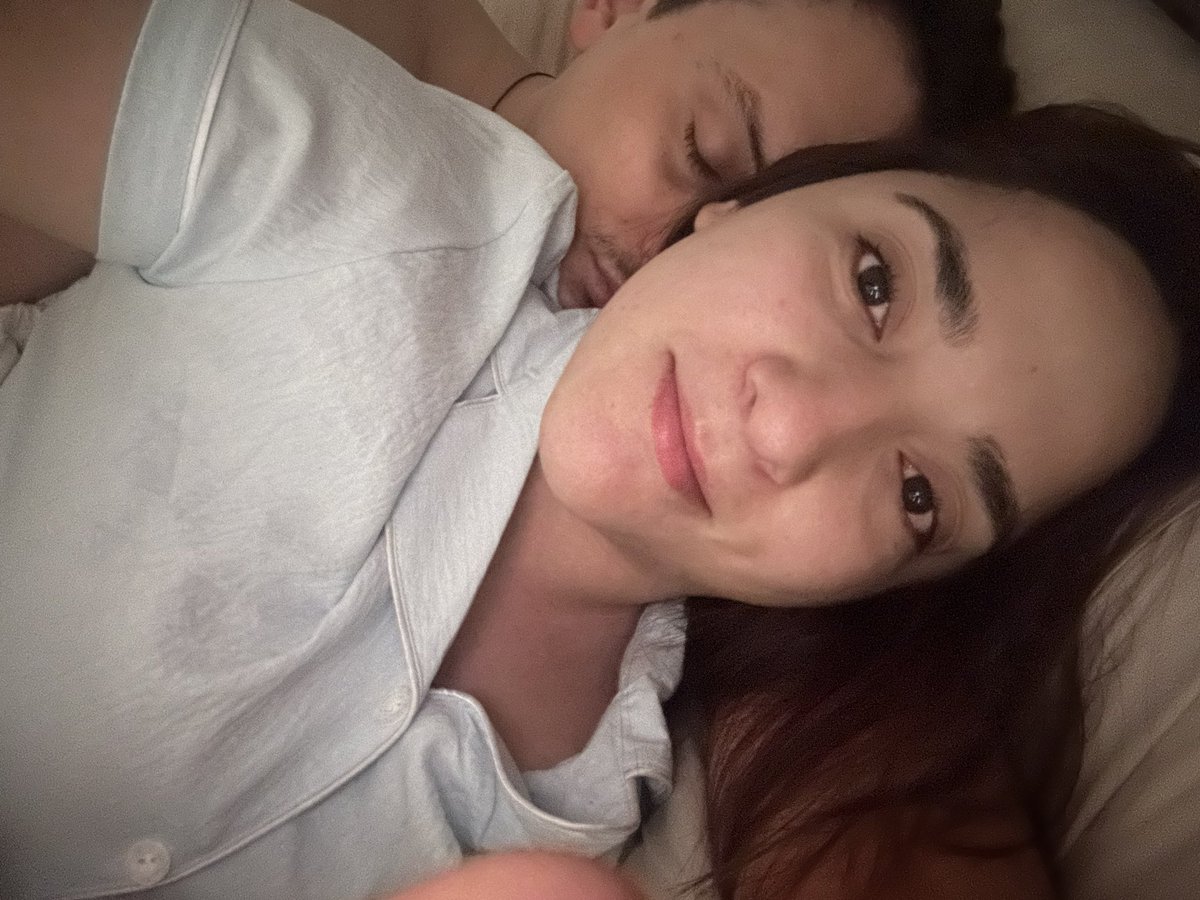 eladios3dmty's tweet photo. Viéndolos por primera vez en vida desde México 🇲🇽 porque aquí es feriado aquí y solo por ustedes me prefiero 7 am jaja para verlos en vivo y mi esposo dormido porque no entiende que veo algo argentino jajaja los amoooo ya los extrañaba aaa #nadiedicenada #LuzuTv https://t.co/rwXdXzaxCQ