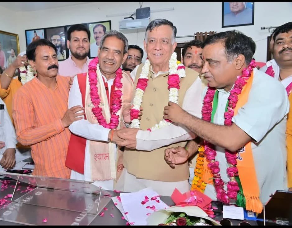 DharamKranti_'s tweet photo. सफल कार्यकाल की दी शुभकामनाएं। 
कानपुर। भारतीय जनता पार्टी ने उत्तर प्रदेश में अपने जिला अध्यक्षों की सूची जारी कर दी जिसमें आला कमान ने कानपुर पूर्व में जिला अध्यक्ष रहे शिवराम सिंह को पुनः जिम्मेदारी सौंपी है। और वही उत्तर जिले में अनिल दीक्षित को अध्यक्ष की नई जिम्मेदारी देकर भरोसा जताया है।