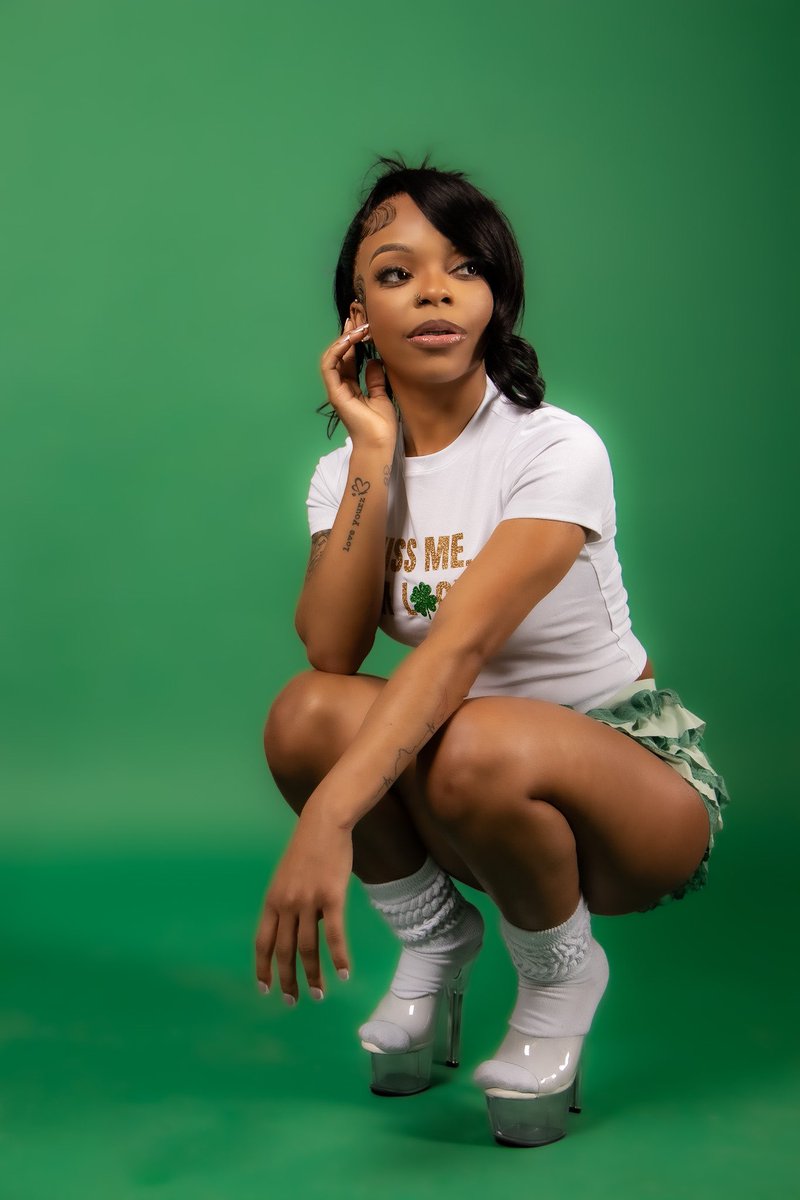 lovelynetteeee's tweet photo. happy st. patrick’s day from your fav creative director &amp; @_keliyah 🍀 https://t.co/twq5hhk6Eq