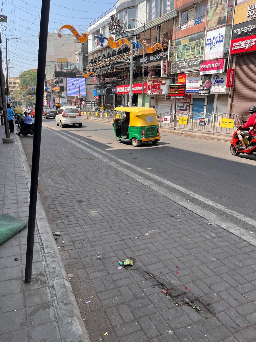 RestHouseRWA's tweet photo. In blatant disregard of the ‘no autos allowed on Brigade Road’ rule, these autos ply confidently through the day. Who will enforce the law? Where are you? @ashoknagartrfps @cparktrafficps @Jointcptraffic @DCPTrWestBCP @DgpKarnataka https://t.co/mjL4StlkLi