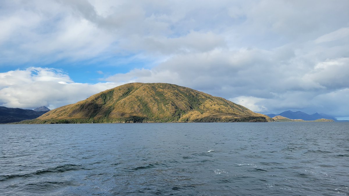 Saviez-vous qu'une partie du mandat de POLAIRE est de de promouvoir le développement et la diffusion des connaissances relatives aux autres régions circumpolaires, y compris l'Antarctique? C'est pour cela qu'on appuie fortement nos collègues dans le Sud! 📷 Cindy Wright