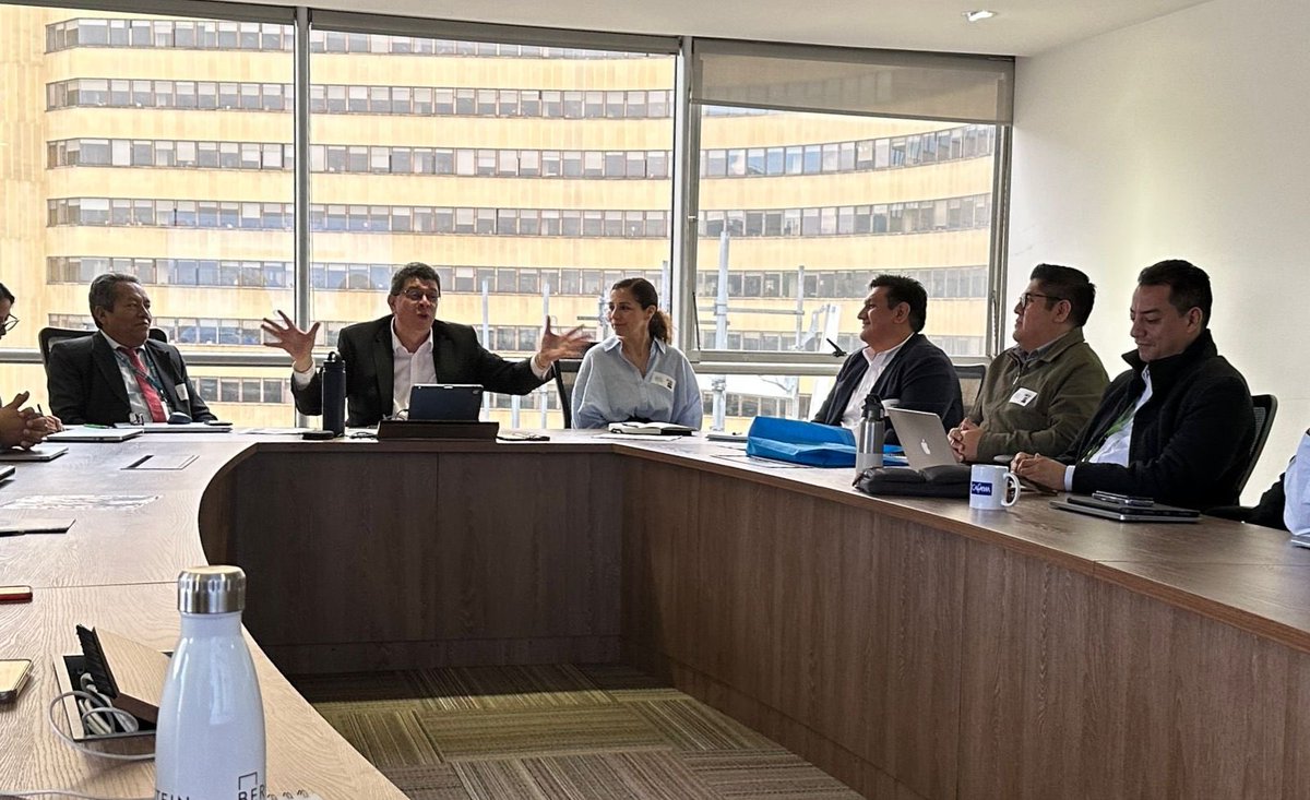 #AEstaHora | Desde la ANLA le damos la bienvenida al Servicio Nacional de Certificación Ambiental para las Inversiones Sostenibles, <a href="/SenacePeru/">Senace</a>, quienes durante 5️⃣ días, estarán en nuestro país en un intercambio de experiencias de conocimientos, en evaluación y seguimiento.