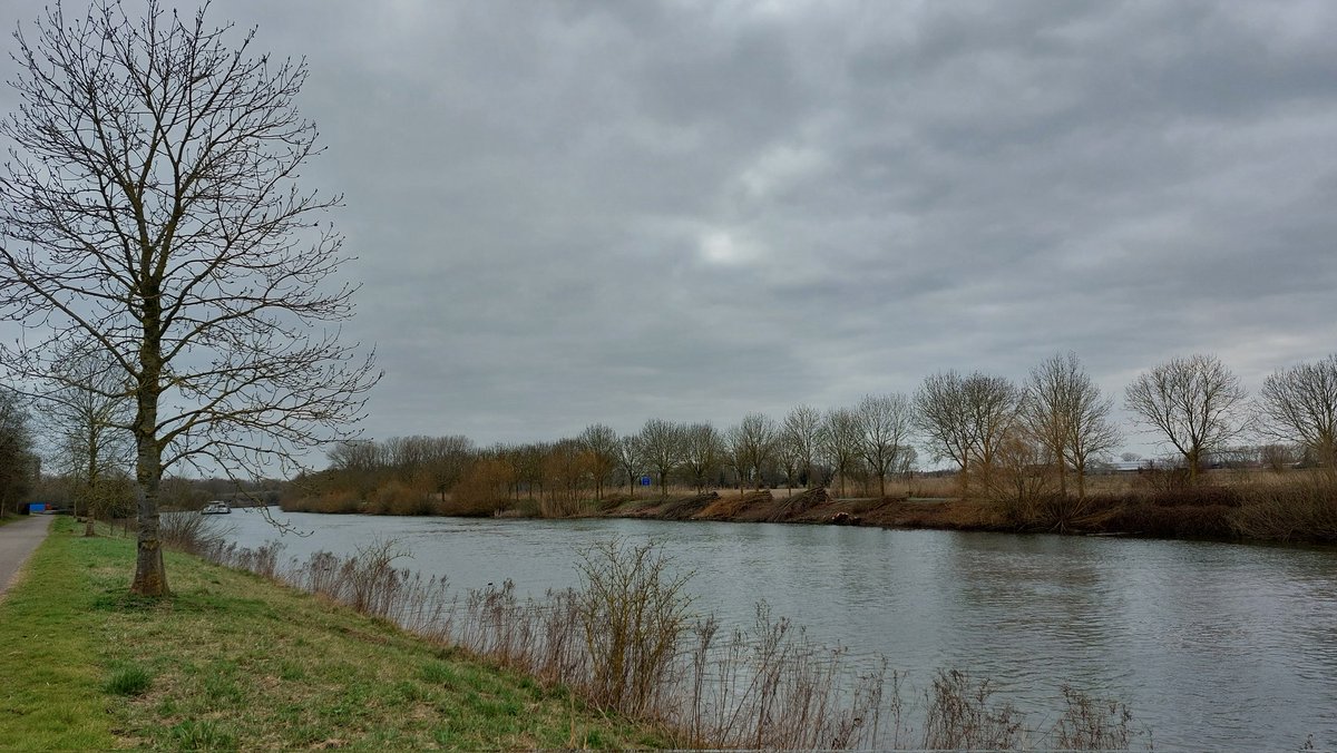 luc231255's tweet photo. #vrtweer De Leie Halluin - Menen 14h45 https://t.co/umz6YTrgUA