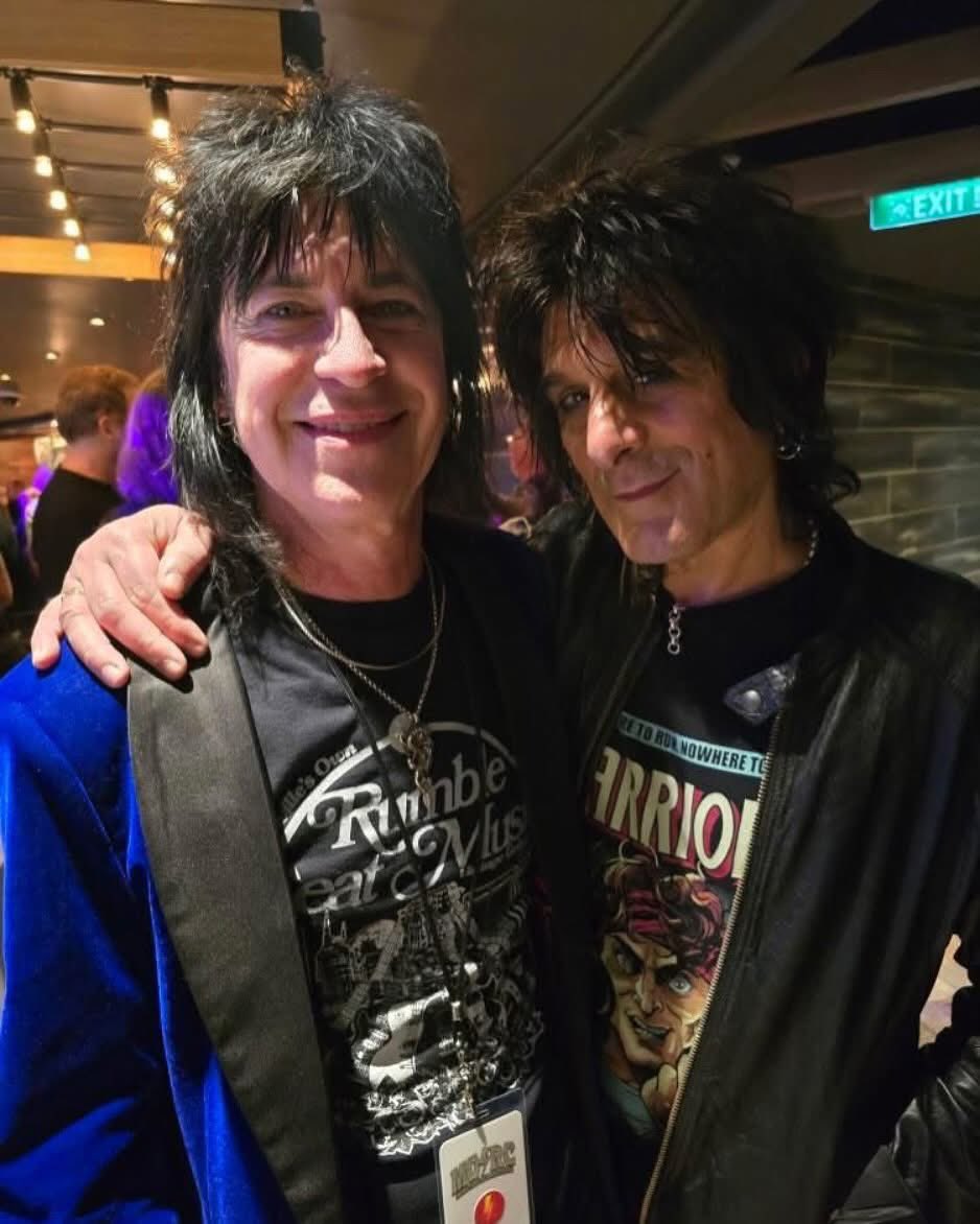 SteveConteNYC's tweet photo. Good times hanging w/ this chap on the boat - Mr Brian Damage Forsythe of the goddamn KIX band - and Rhino Bucket!
#BrianForsythe #BrianDamage #GUITAR #KIX #SteveConte #guitars #MichaelMonroe #MonstersOfRock #MonstersOfRockCruise #MonstersOfRockCruise2025 #RhinoBucket https://t.co/akIBCRCAVe