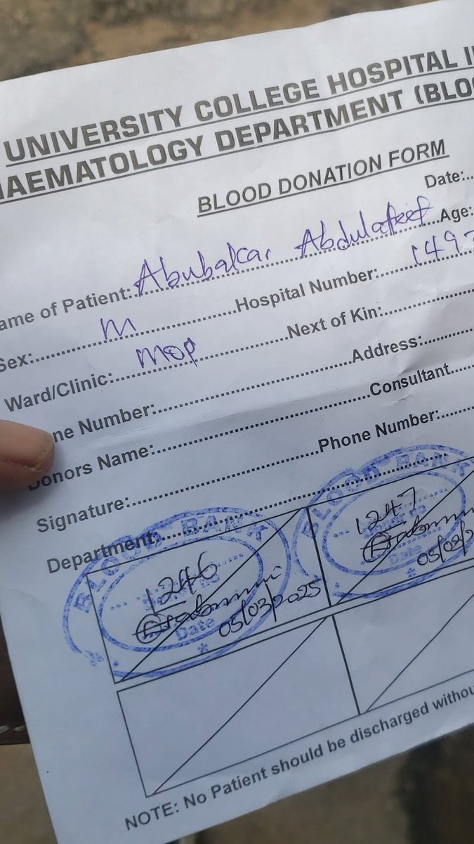 Wazz_NT's tweet photo. Giving the cost a sec 😪, dialysis requires multiple blood transfusions to keep him stable as it drains blood levels. A kind-hearted colleague and I donated blood, but still more demanding.
Please support to donate or share this message. 
Your kindness is our hope 🤢😪🙏 https://t.co/sWDHlxKSq2