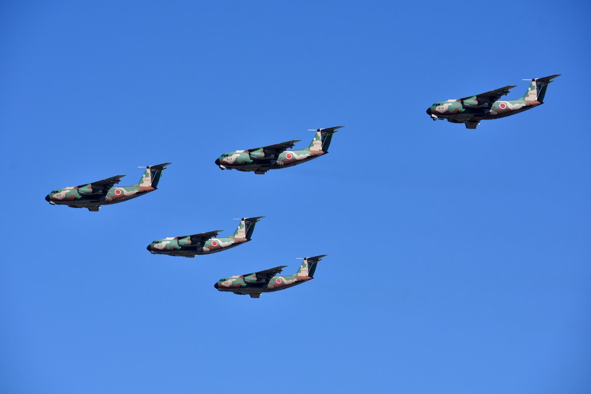 Hiroking860367's tweet photo. C-1の編隊飛行も年々機数が変化していましたね😃
#入間基地 #C_1 https://t.co/PrNEshAeBP