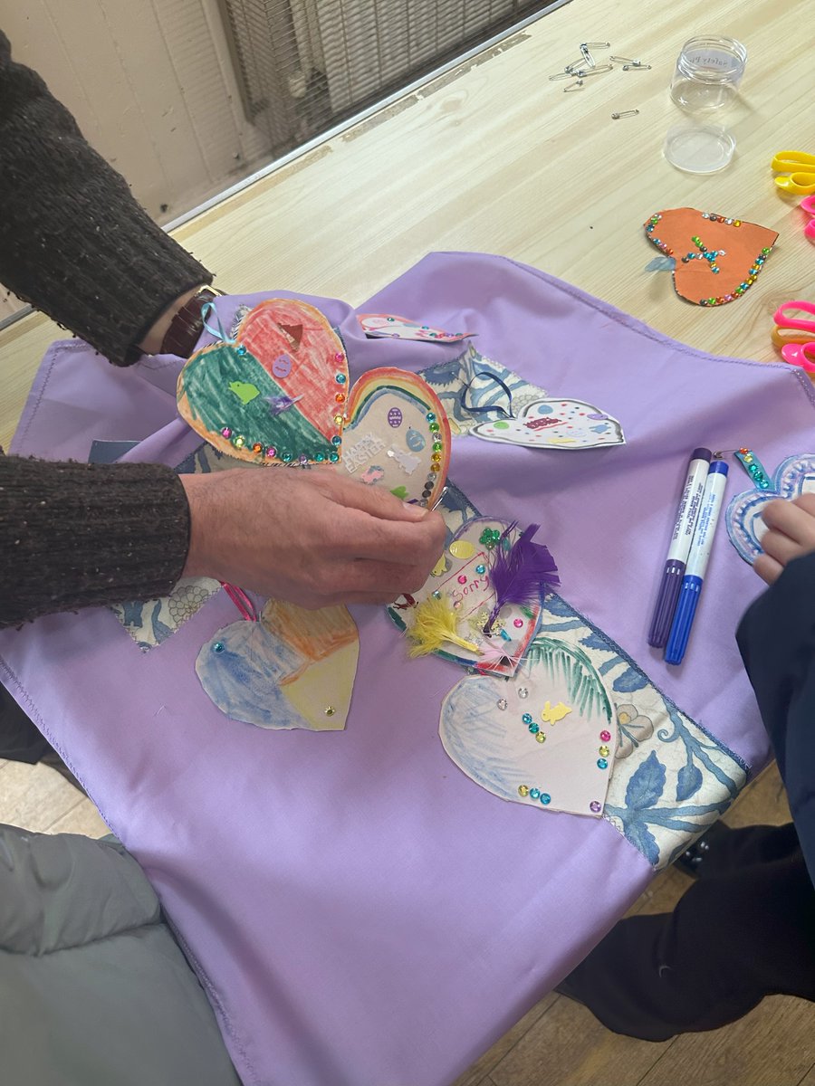 VicarageSchool's tweet image. 📢 Year 4 had a fantastic time at St. Mary&apos;s Church today for their Easter Workshop! 🎨🎶 From Body Moves to Easter Gardens, banner-making, singing, drama, and painting—so many creative activities to celebrate the season! 🌸✝️ #EasterWorkshop #Year4 #CreativeLearning