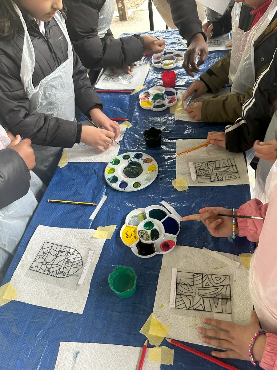 VicarageSchool's tweet image. 📢 Year 4 had a fantastic time at St. Mary&apos;s Church today for their Easter Workshop! 🎨🎶 From Body Moves to Easter Gardens, banner-making, singing, drama, and painting—so many creative activities to celebrate the season! 🌸✝️ #EasterWorkshop #Year4 #CreativeLearning