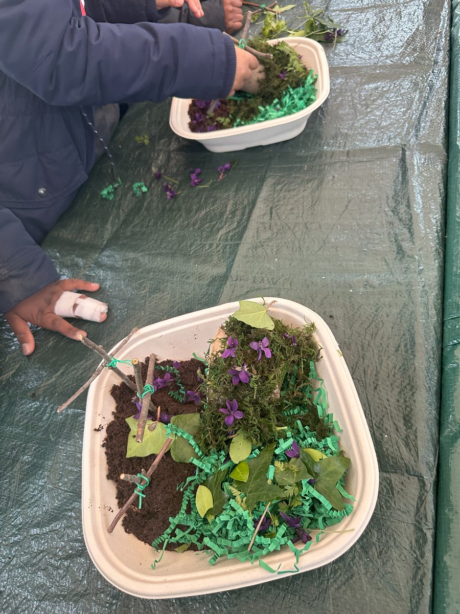 VicarageSchool's tweet image. 📢 Year 4 had a fantastic time at St. Mary&apos;s Church today for their Easter Workshop! 🎨🎶 From Body Moves to Easter Gardens, banner-making, singing, drama, and painting—so many creative activities to celebrate the season! 🌸✝️ #EasterWorkshop #Year4 #CreativeLearning