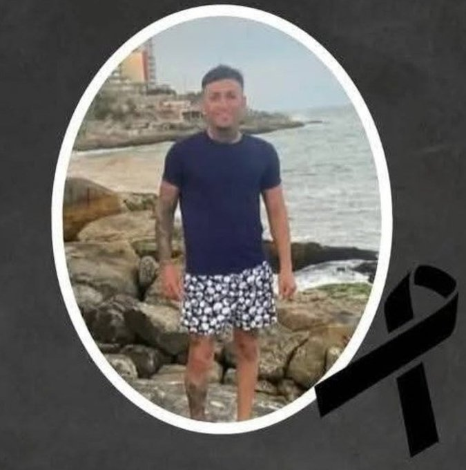 DObercie's tweet photo. Siguen los azotes en la casa de Kicillof.
QEPD Luis Gabriel Quinteros. Quisieron robarle la moto a una chica en la plaza San justo y Gaby salió en defensa, lo mataron de un disparo. https://t.co/8FUtdcMiB3