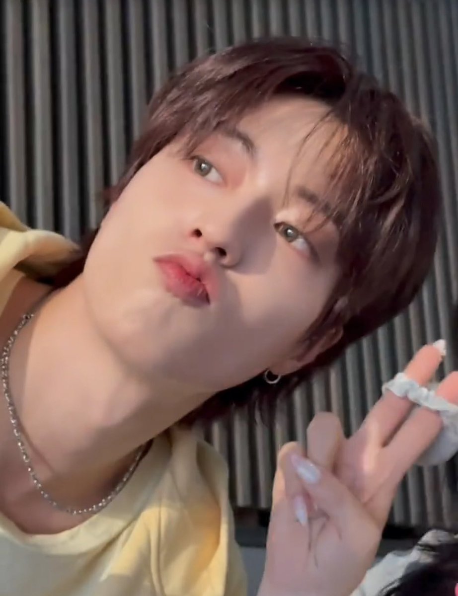 hd_haruto's tweet photo. kissy face and the smirk?! 🫠 https://t.co/jat4auAJOA