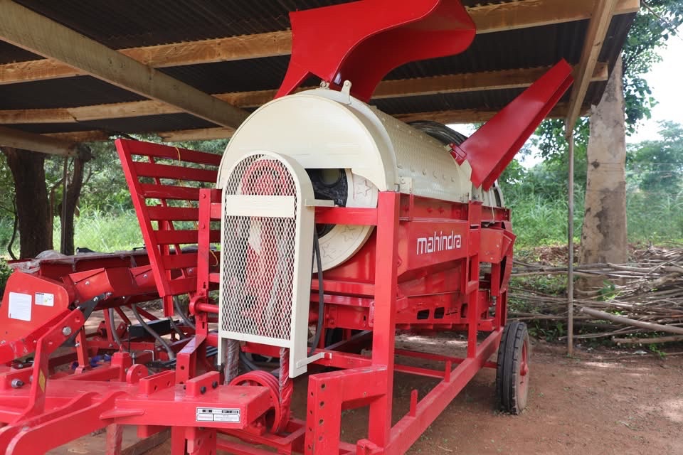 AGCOM_Project's tweet photo. MTIKAMA Cooperative from Mangochi got K170m from AGCOM 2 and procured a tractor, implements, a trailer and multi-seed planter and thresher.  The equipment will help the cooperative to increase farming area from 50ha to 200ha and increase soybean harvest to over 300mt. https://t.co/sDQOygk6z9