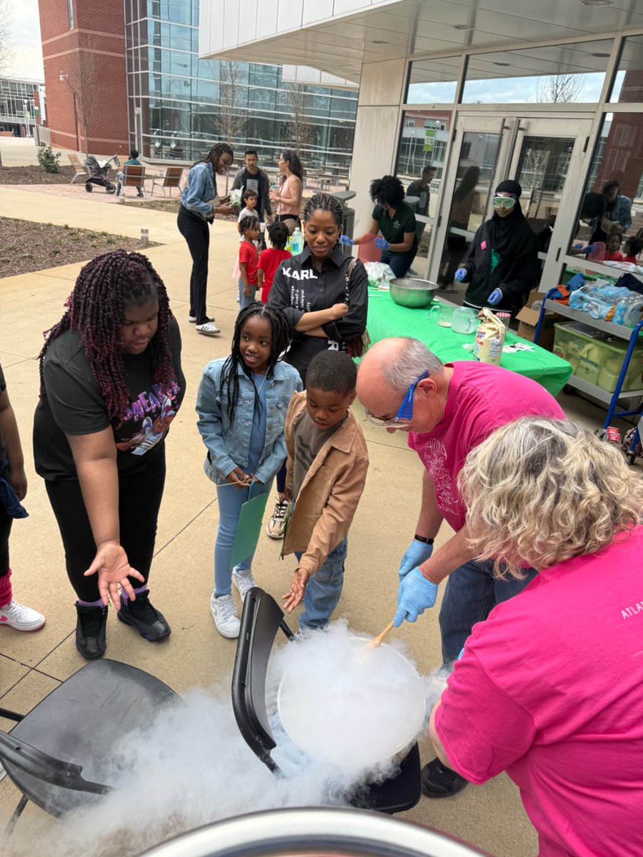 Romero_Reyes_M's tweet image. Hot Topic: Cool Sciences @GeorgiaGwinnett as a part of the @ATLSciFest was a huge success! We had 400+ participants and volunteers. Huge thanks to @ScienceATL and all of our students and faculty that made this event possible! #science #technology #atlanta #sciencecity