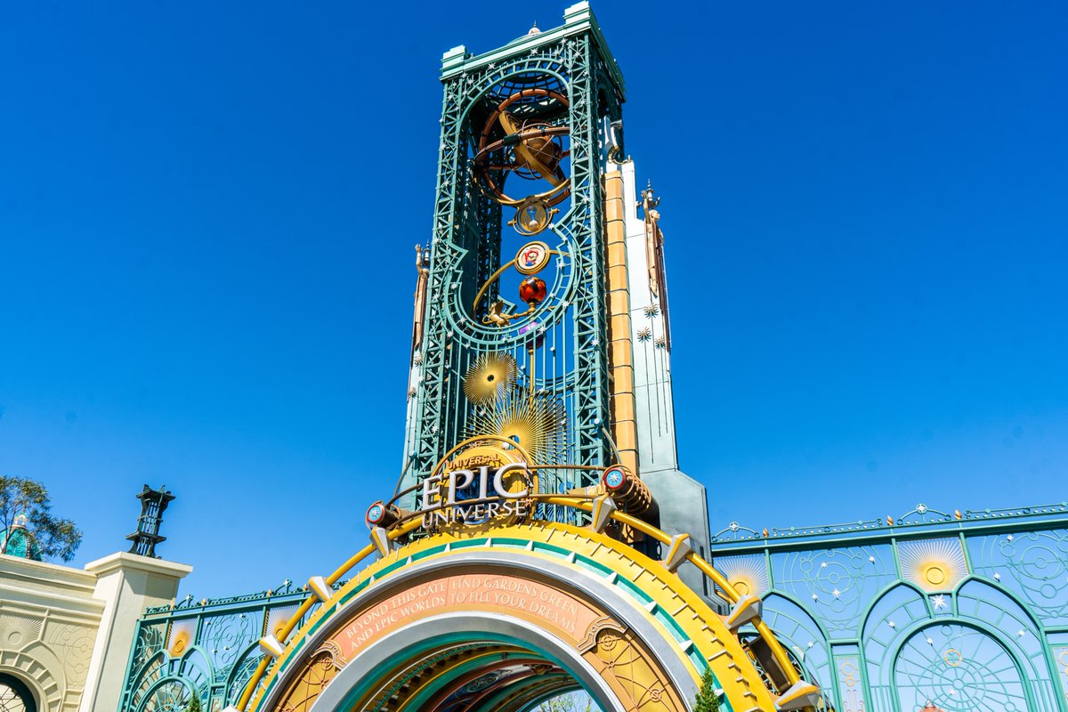 Of course we have to share, The Chronos – the icon of Universal Epic Universe 💫🤩