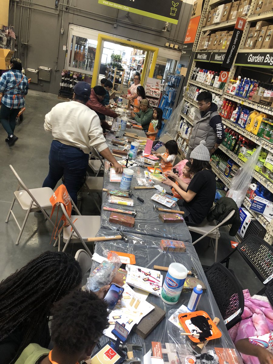deshell1957's tweet image. The Kids Workshop at The Newark Home Depot. The first Saturday of every month from 9am-12noon. All are always welcome. Building a basketball 🏀 game.