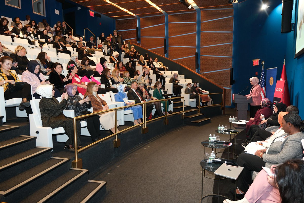 🔹 Evento Paralelo CSW69 | “Comprender el trabajo de las mujeres”

<a href="/FabianaMenna/">Fabiana Menna</a>  presidenta de Fundación Gran Chaco, participó en el panel organizado por <a href="/kademorgtr/">KADEM</a>  con su presentación: "El trabajo de las mujeres en la región del Gran Chaco: Claves para un impacto 360°