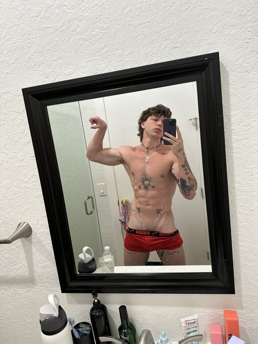 Eat me 

onlyfans.com/vancexxx
