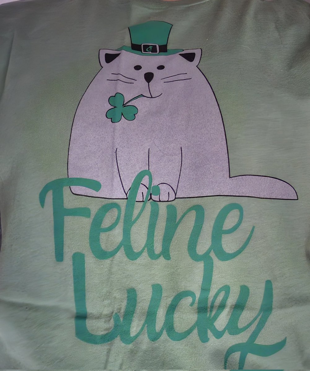 TheSprinklesCat's tweet photo. I'm #FelineLucky! Meowmy said that she saw a BIG Owl early this morning sitting on the corner of the fence! I'm lucky that I'm not outside, they can carry up to 10 lbs! That's me! Hope mew have a #HappyStPatricksDay! #cowcat #CatsOfTwitterX #AdoptDontShop #StaySafeFurrends https://t.co/8OvGh6nw7K