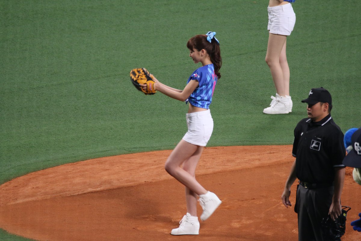 PixySato's tweet photo. 日ハム時代の大谷翔平選手
ドラゴンズ戦の時、初めて観戦😅
2016年6月19日
始球式で同じマウンドで始球式したのは、プレバトで特待生になった倉中るなさん😃
当時名古屋のモデル事務所で活動してました。
#sakaegirls #名古屋ドーム #中日ドラゴンズ #日ハム #大谷翔平選手 #倉中るな https://t.co/3RsAO5FaXu