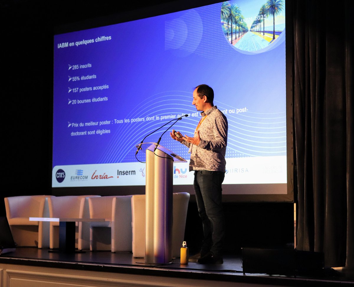EBouilhol's tweet photo. ABM 2025 en chiffres ! Maxime Sermesant (@Inria) ouvre la conférence et partage les stats clés : 285 inscrits, 157 posters, 20 bourses étudiantes 🎓🔥 Un événement incontournable pour la communauté #bioimageanalysis ! #IABM #AI #BioImaging https://t.co/FtjCr46qHm