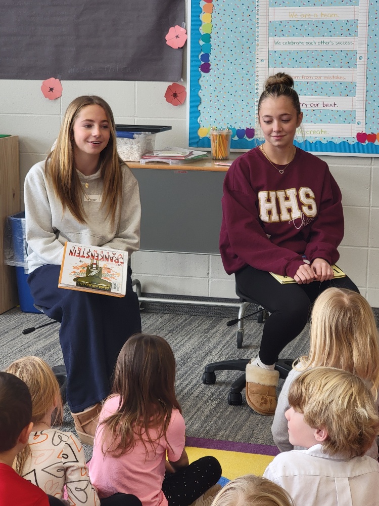 We loved reading to our elementary students - a great opportunity for all!  highschool.harrisburgdistrict41-2.org/o/high-school/…