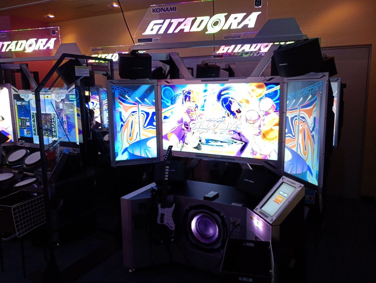 ギタドラ新筐体 本日より当店にもギタドラの新筐体が登場しております