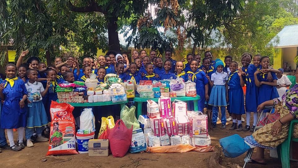 Spreading Kindness and Care

Girl Guides from Arusha, representing Canosa Primary, Shalom Primary, and Peace Primary, visited the Elderly Center in Moshi to provide essential supplies and share moments of warmth and compassion.
 #GirlGuides 
#WAGGGS
 #CompassionInAction