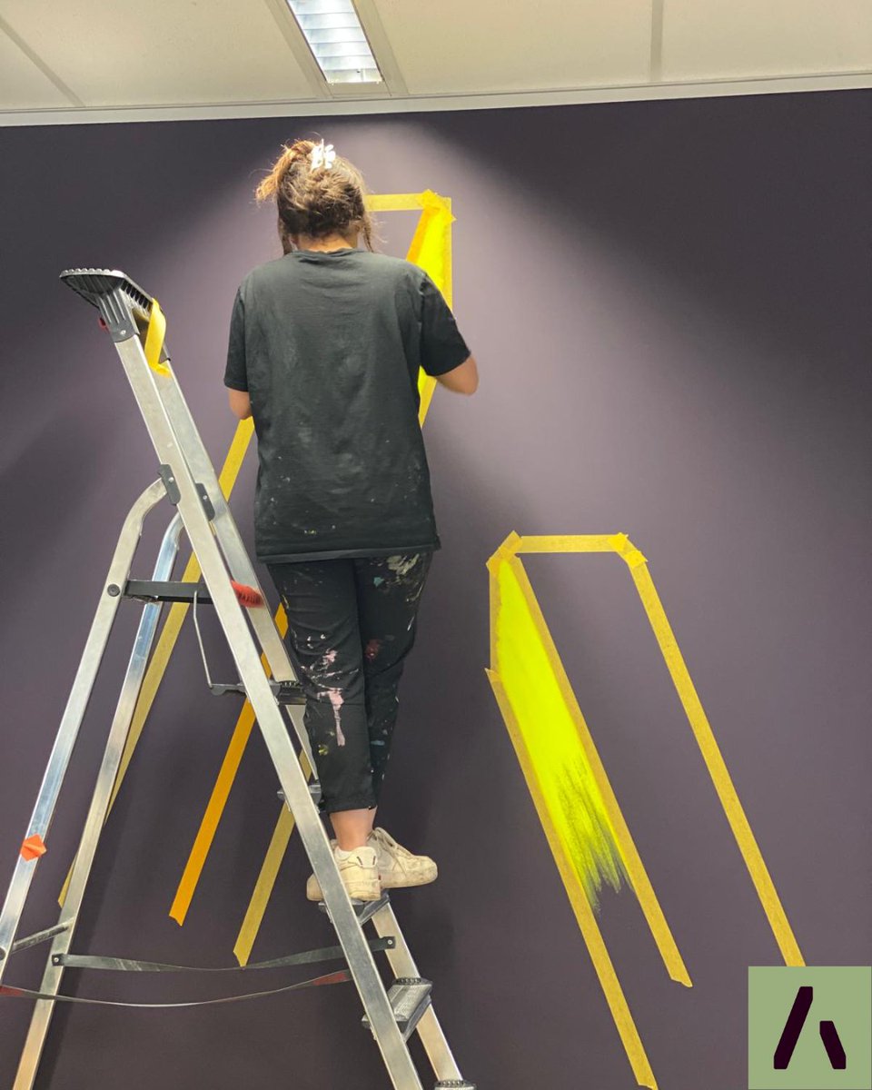 TBAuctions_'s tweet photo. #ThrowbackThursday to when our office got a bold new look! 🎨💚💜

Huge thanks to Silvana Araoz-Fraser, a Colombian graffiti/mural artist in Amsterdam, for bringing our brand identity to life. We’re still obsessed. 🔥 #TBT #MuralArt #OfficeVibes #BrandIdentity #TBAuctions https://t.co/xsBkBWDd9n