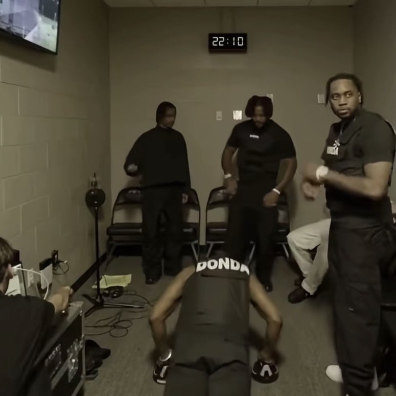 PewPeeMusic's tweet photo. Clips of the 24 hours Ye’s livestream before releasing Donda.

You won’t find the livestream on the internet no more. Now it’s lost media. https://t.co/oO3jvGhf3k