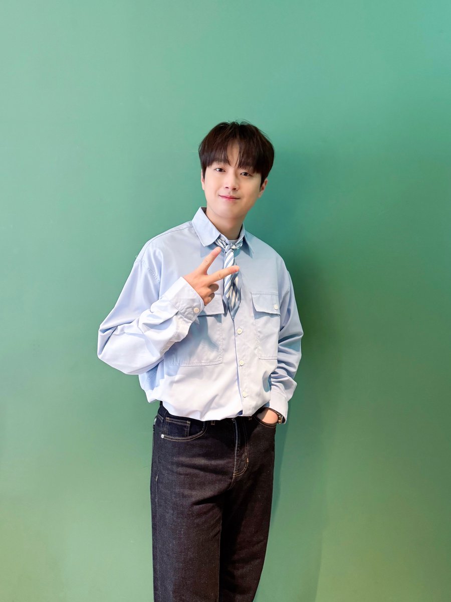 ChanWonOfficial's tweet photo. 📸 찬또그래퍼 📸

라이브 음원으로
찬스들의 귀를👂🏻💘
호강시켜준 찬원이

<톡파원 25시>로 눈을 호강시켜줄
시간이 돌아왔습니다😍

오늘도 찬원과 여행하러
오후 8시 50분
JTBC에서 만나요😆

#이찬원 #LeeChanWon
#톡파원25시
#티엔엔터테인먼트 https://t.co/X1TvjogrMI