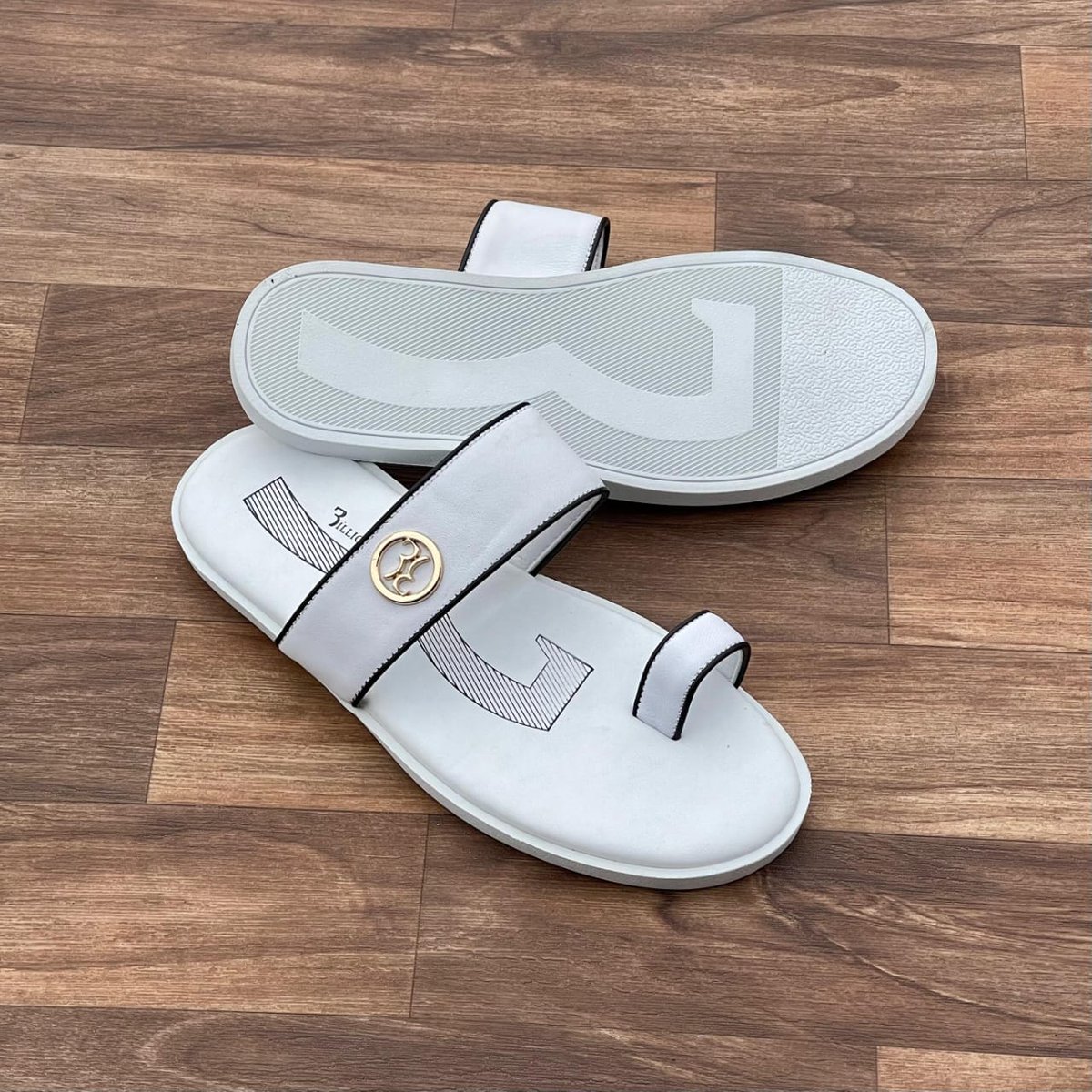 NittoFashions's tweet photo. Executive Slides 🔥
Sizes 39-46 Available 
2499/= 

Call 0717765553

Nduta Rigathi Gachagua Ghost https://t.co/m99lhysLmx