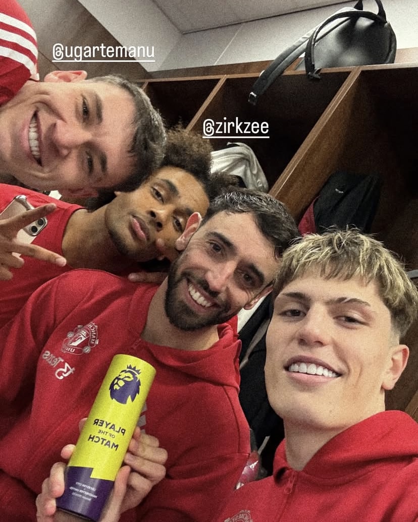 ManUtd's tweet photo. The Reds 😎

#MUFC || #PL https://t.co/i5EgTAXBDk
