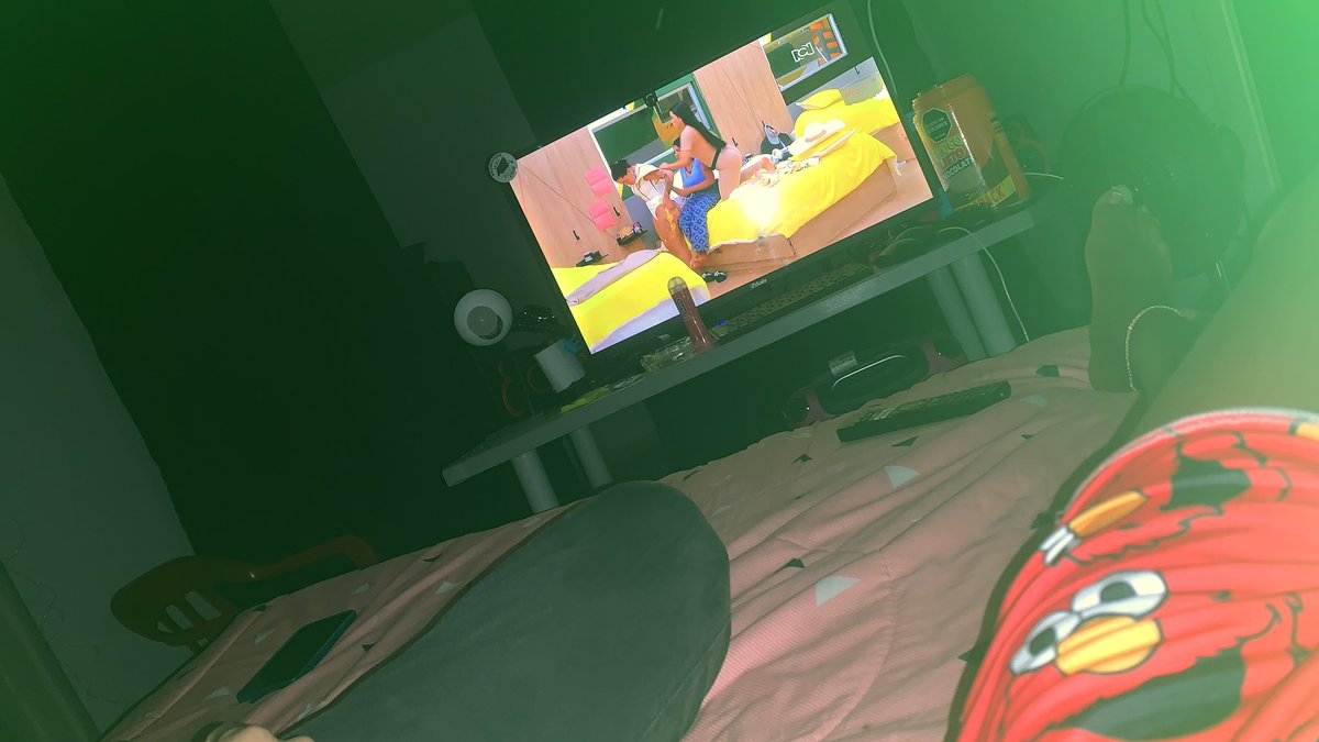 Vale_2003X's tweet photo. Empezamos viendo la eliminación de la casa d ellos famosos Colombia y termine siendo la eliminada por papi 😏🥵 https://t.co/wzg2htlWIL