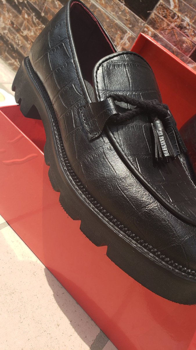 Naomi_nzube's tweet image. Black goes with everything, but not every black shoe is crafted with love like this! 👠💫 #StepUpInStyle #CherryFooties