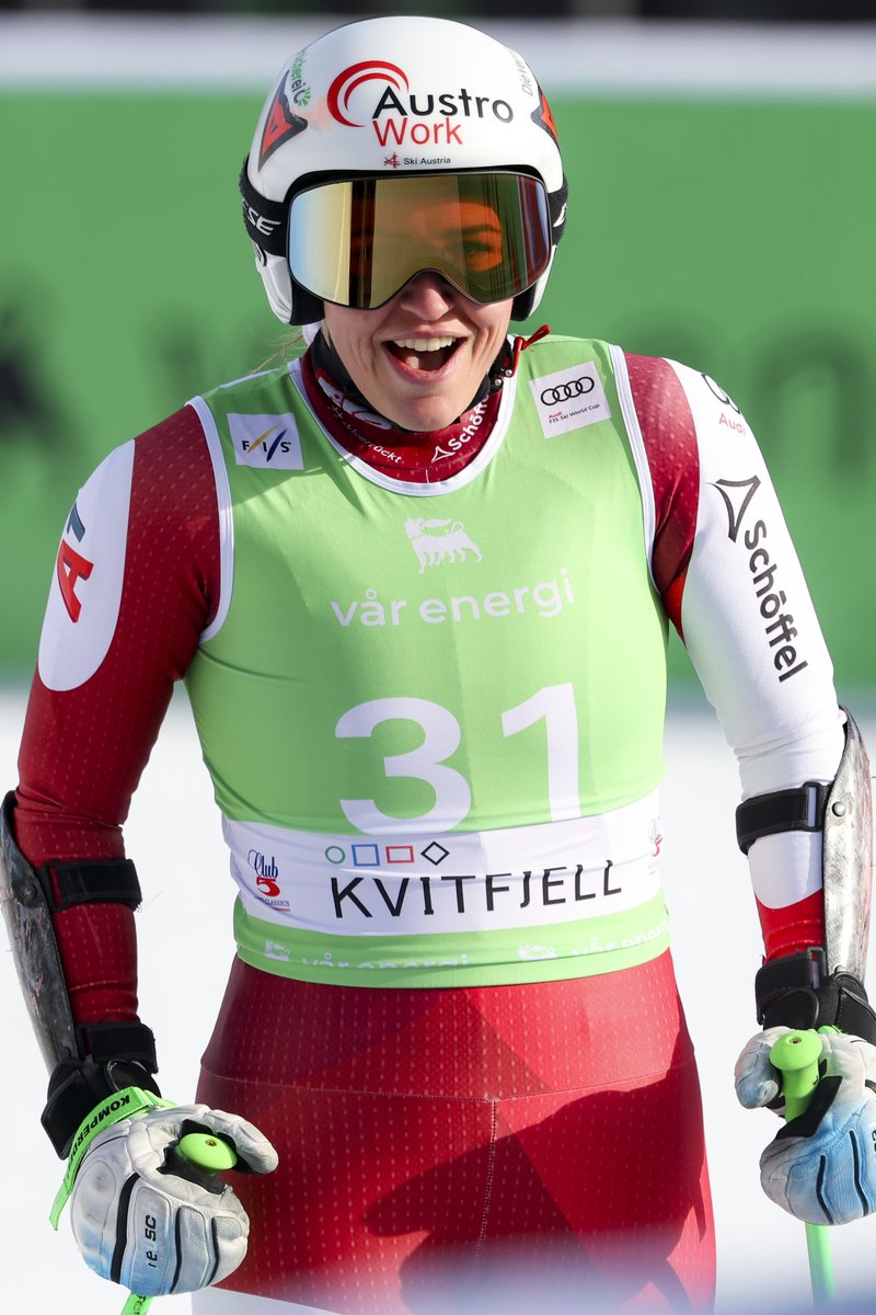 Due to high winds, the last Downhill race of this year's European Cup season could not be held in Kvitfjell yesterday, so Nadine Fest keeps her lead of 60 points. Winning the EC DH title secures her a spot on next year's WC tour.

Bravo Nadine!