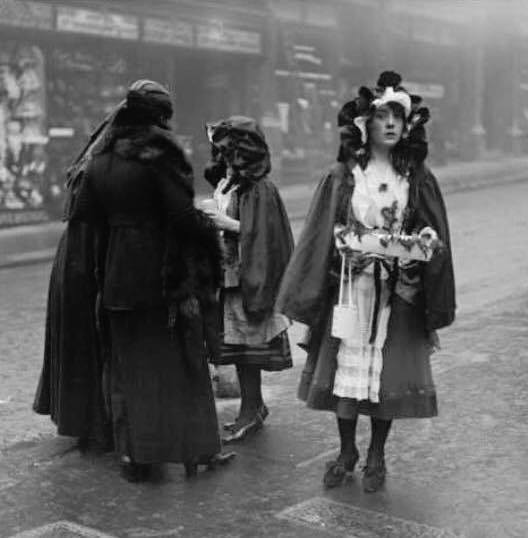 Shamrock sellers, St Patrick's Day, 1916