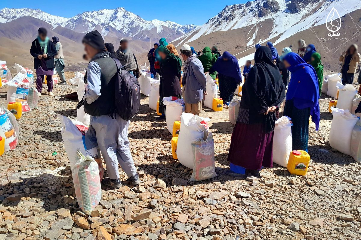Qatrahuk's tweet photo. The second round of Ramadan aid from the Qatrah Charity Foundation has been distributed in Daikundi.

Widespread poverty and difficult economic conditions are evident across Afghanistan. The people of the land of almond blossoms are no different, facing numerous hardships. According to reports from international aid organizations, this deprived province has a large number of people in need who struggle greatly to sustain their children’s lives. Despite such struggles, its share of foreign aid remains minimal.

The Qatrah Charity Foundation expresses huge gratitude for the support of its generous donors, and hopes to receive more contributions during this blessed month to assist fellow compatriots in need.

Donate here⬇️
https://t.co/ssvosWPwf9