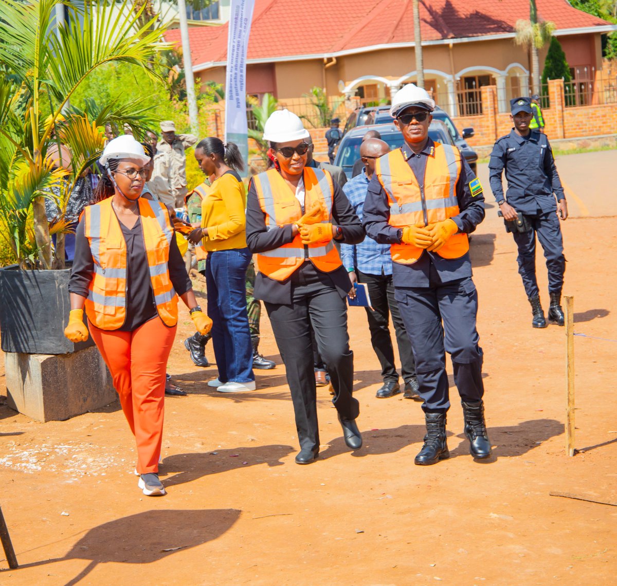 Rwandapolice's tweet photo. @RwandaNorth @RwandaInfra @Dr_JimmyGasore @RwandaWest @Vbiruta @RwandaInterior In @CityofKigali, the activities were launched by the Minister of State for Education,@ClaudetteIrere together with Deputy Inspector General of Police in charge of Operations, CP Vincent Sano, in Kicukiro district, Niboyi sector. https://t.co/4BRJIr9bef