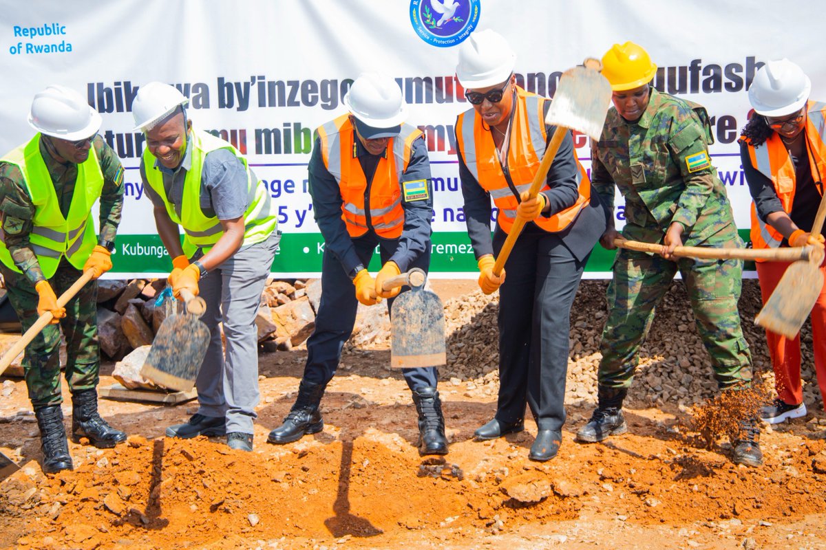 Rwandapolice's tweet photo. @RwandaNorth @RwandaInfra @Dr_JimmyGasore @RwandaWest @Vbiruta @RwandaInterior In @CityofKigali, the activities were launched by the Minister of State for Education,@ClaudetteIrere together with Deputy Inspector General of Police in charge of Operations, CP Vincent Sano, in Kicukiro district, Niboyi sector. https://t.co/4BRJIr9bef