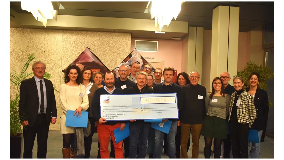 ISCR (@chimie_iscr) on Twitter photo #ISCR chemists supported by the <a href="/Liguecancer35/">Ligue vs cancer 35</a>
The ceremony organized by the League's Ille-et-Vilaine committee took place on 📅February 25, 2025 in Rennes
➡️iscr.univ-rennes.fr/iscr-chemists-…
<a href="/CNRSchimie/">CNRS Chimie</a> <a href="/CNRS_dr17/">CNRS Bretagne et Pays de la Loire</a> <a href="/RennesUniv/">Université de Rennes</a> <a href="/ENSCR/">ENSCR</a> <a href="/INSA_Rennes/">INSA Rennes</a> #ISCR chemists supported by the <a href="/Liguecancer35/">Ligue vs cancer 35</a>
The ceremony organized by the League's Ille-et-Vilaine committee took place on 📅February 25, 2025 in Rennes
➡️iscr.univ-rennes.fr/iscr-chemists-…
<a href="/CNRSchimie/">CNRS Chimie</a> <a href="/CNRS_dr17/">CNRS Bretagne et Pays de la Loire</a> <a href="/RennesUniv/">Université de Rennes</a> <a href="/ENSCR/">ENSCR</a> <a href="/INSA_Rennes/">INSA Rennes</a>