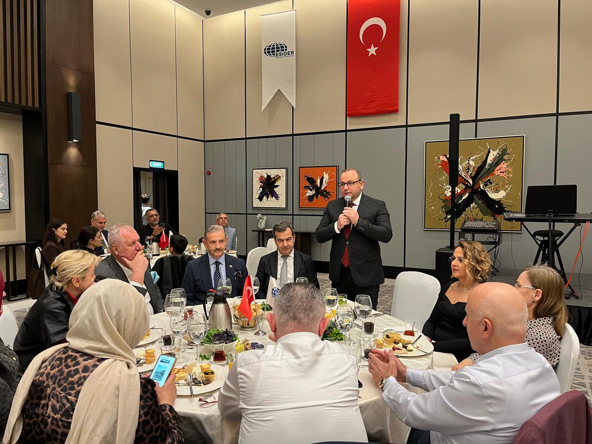 tcesenyurt's tweet photo. Kaymakamımız Sayın @CobanogluF ve eşi, Esenyurt Sanayici ve İş Adamları Derneği (ESİDER) tarafından düzenlenen iftar programına kat��ldılar. https://t.co/dQwmwt6827
