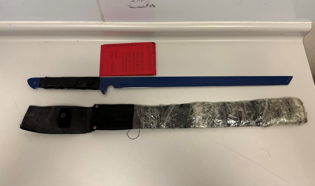 Barking & Dagenham MPS (@mpsbarkdag) on Twitter photo #CETF officers pursued a car into Central Park, where 3 men fled into nearby gardens.
After securing the area, officers successfully arrested all 3 individuals for multiple offences, including robbery and possession of an offensive weapon.
<a href="/lbbdcouncil/">Barking and Dagenham Council</a> #CETF officers pursued a car into Central Park, where 3 men fled into nearby gardens.
After securing the area, officers successfully arrested all 3 individuals for multiple offences, including robbery and possession of an offensive weapon.
<a href="/lbbdcouncil/">Barking and Dagenham Council</a>