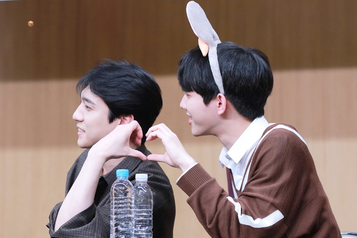 191103 영등포 팬사인회
아무튼 하트 .. 

#데이식스 #성진 #도운