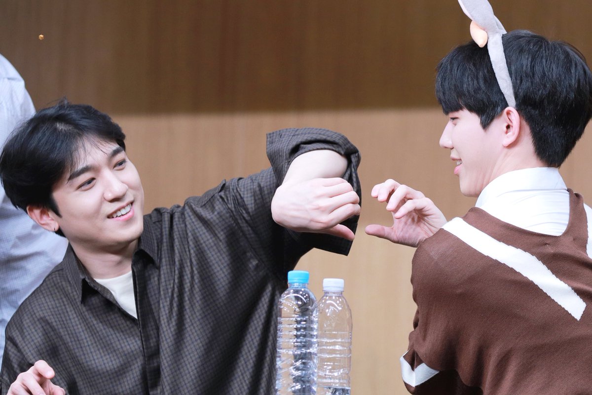 191103 영등포 
요상한 하트 ...?

#데이식스 #성진 #도운