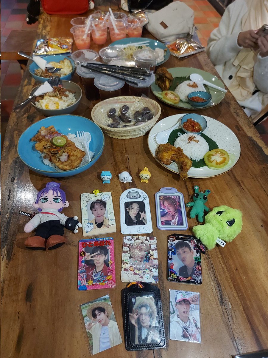 resmania99's tweet photo. Terimakasihhh temen2 p1ece semua yang udah meramaikan bukber tahun ini~ sampai jumpa lagi 🫂💙

@yuntrouvaille @syounsekali @tyc0701 @ikrmae @intakbby https://t.co/l5GMlQmrlE