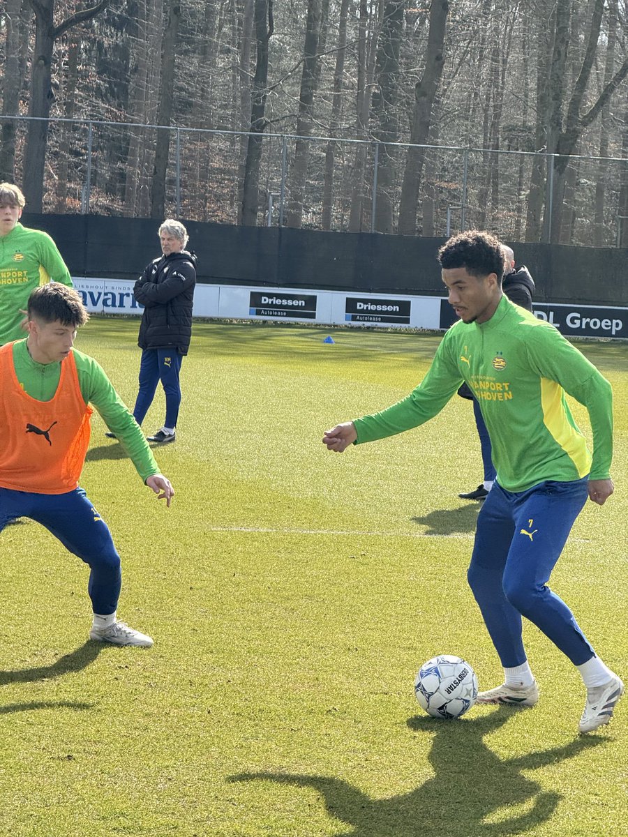 Hij is weer terug op het veld.Welkom Malik