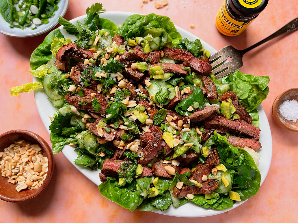 Try this mouth-watering Mexican Chipotle Steak Salad Recipe! 🥩🥗 Rubbed with Chipotle Paste for a smoky kick, this salad is perfect for summer BBQs. Try rump, rib eye, or bavette steak cuts for a flavoursome twist. 🌽🥑🥩 
#GranLuchito #ChipotleSteakSalad #BBQ #MexicanFlavours