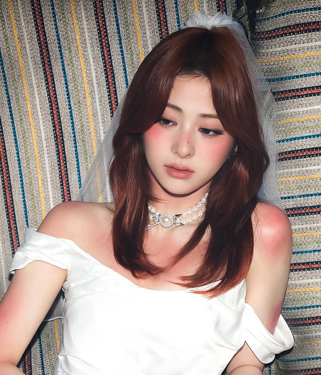 huhyunjinpics's tweet photo. LOOK AT HER https://t.co/d3IjwsSzaM
