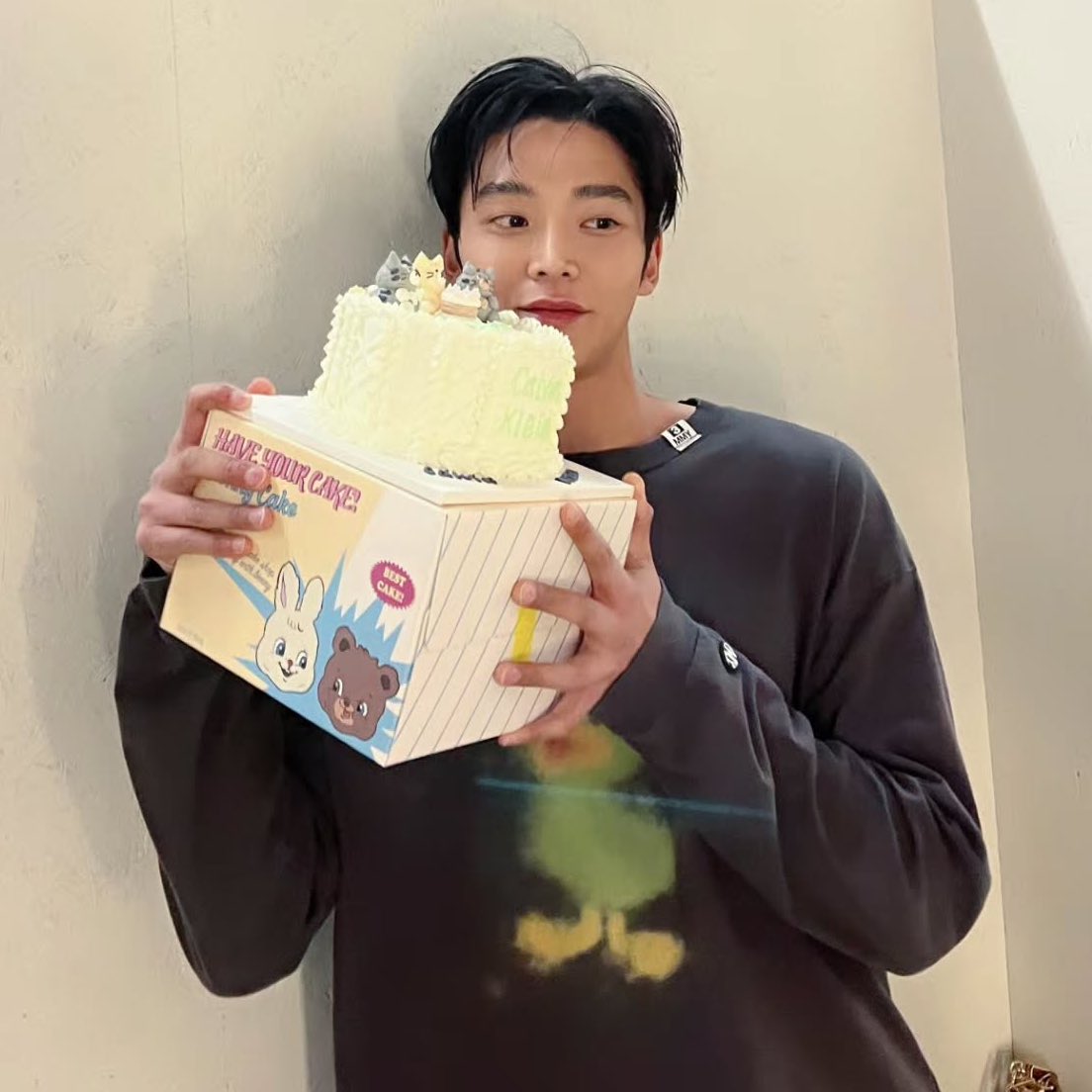 afectuosnr's tweet photo. 이게 어케 같은 날인데 https://t.co/HrPUUyfAIy